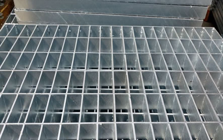 鋼格柵G503/30/50W熱浸鋅對插型格柵，適用于脫硫塔平臺